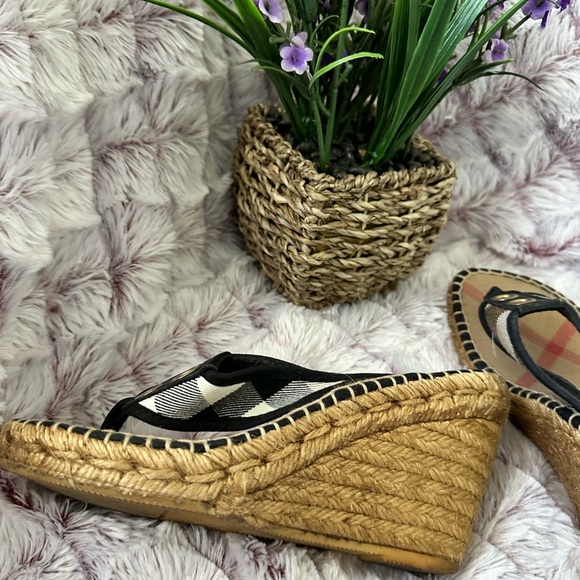 AUTHENTIC BURBERRY SANDALS price for one item only $200for both - Picture 5 of 11